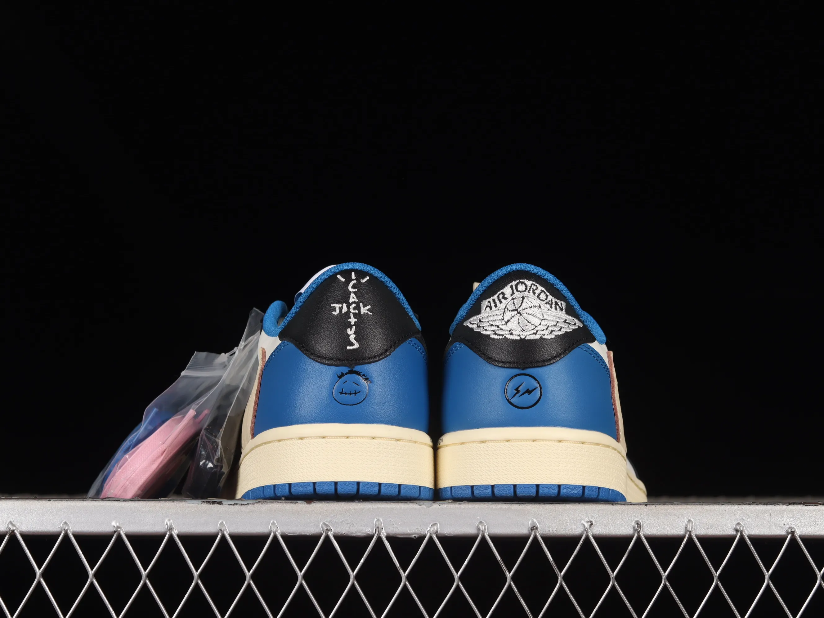 All categories Air Jordan Jordan series basketball shoes Air Jordan 1 Low LJR version Travis Scott x Air Jordan 1 Low OG AJ1 Joe 1 joint overhead hook DM7866-140